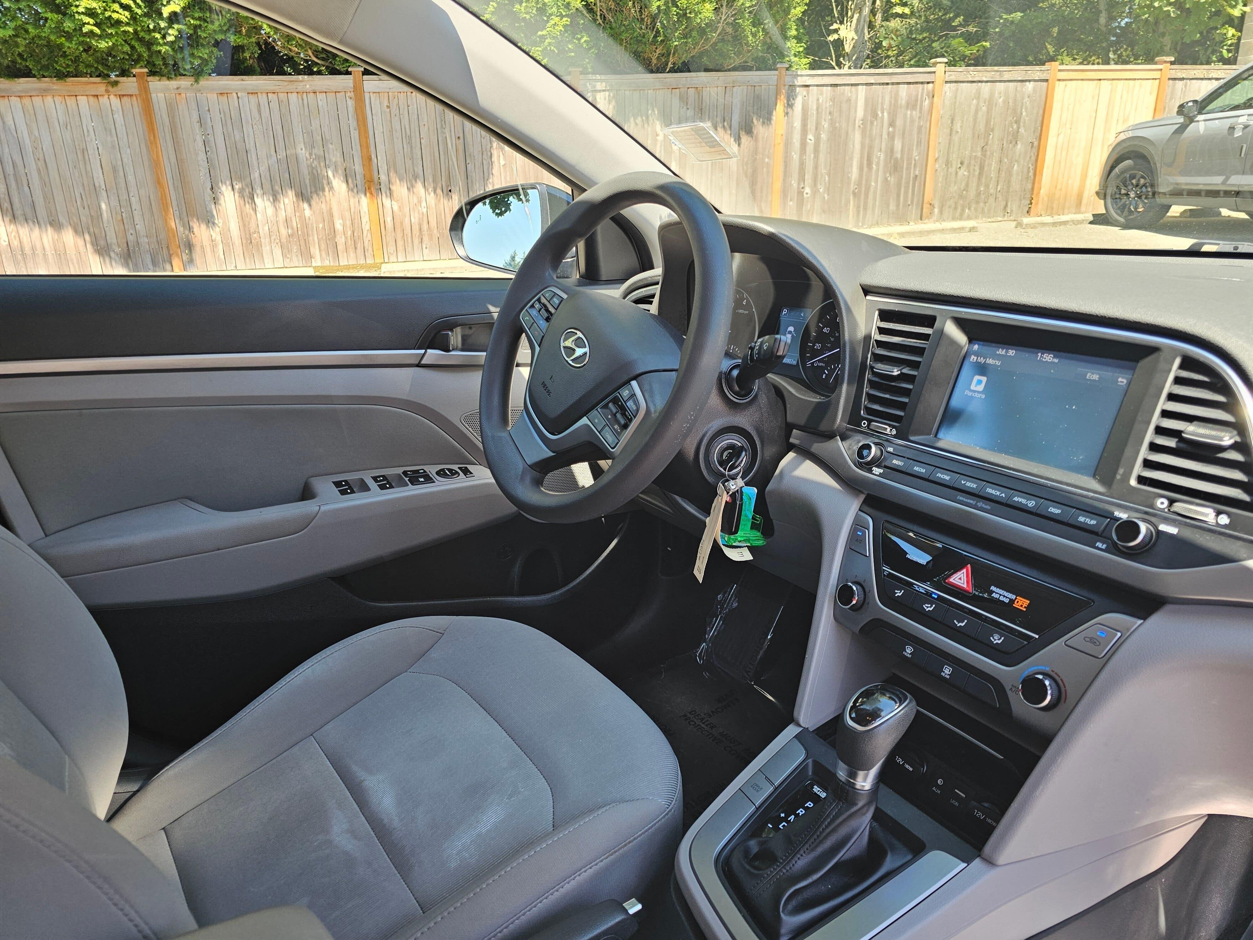 Used 2018 Phantom Black Hyundai SEL image 10