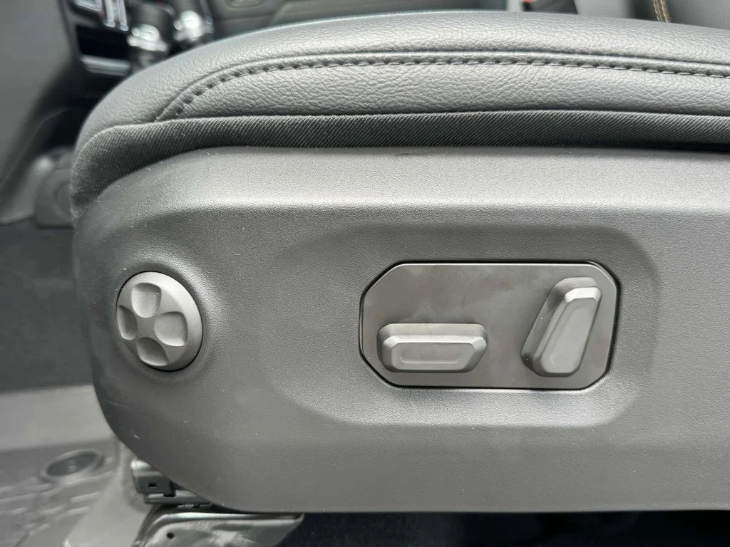 2025 Jeep Wrangler 4-Door Sahara - Photo 30