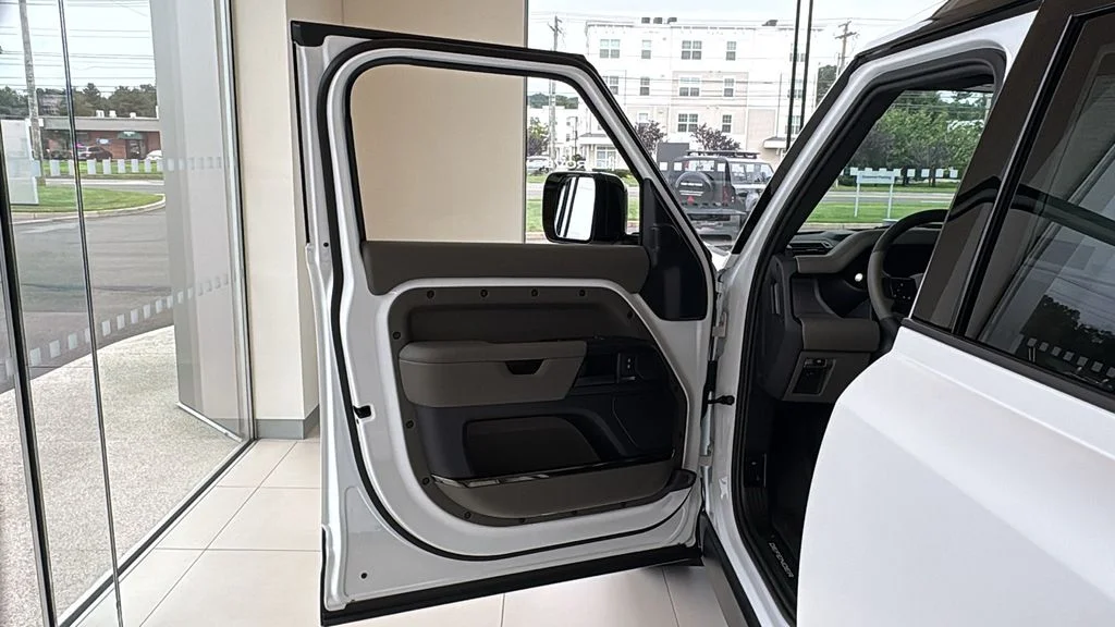 New 2026 White Land Rover OCTA image 8
