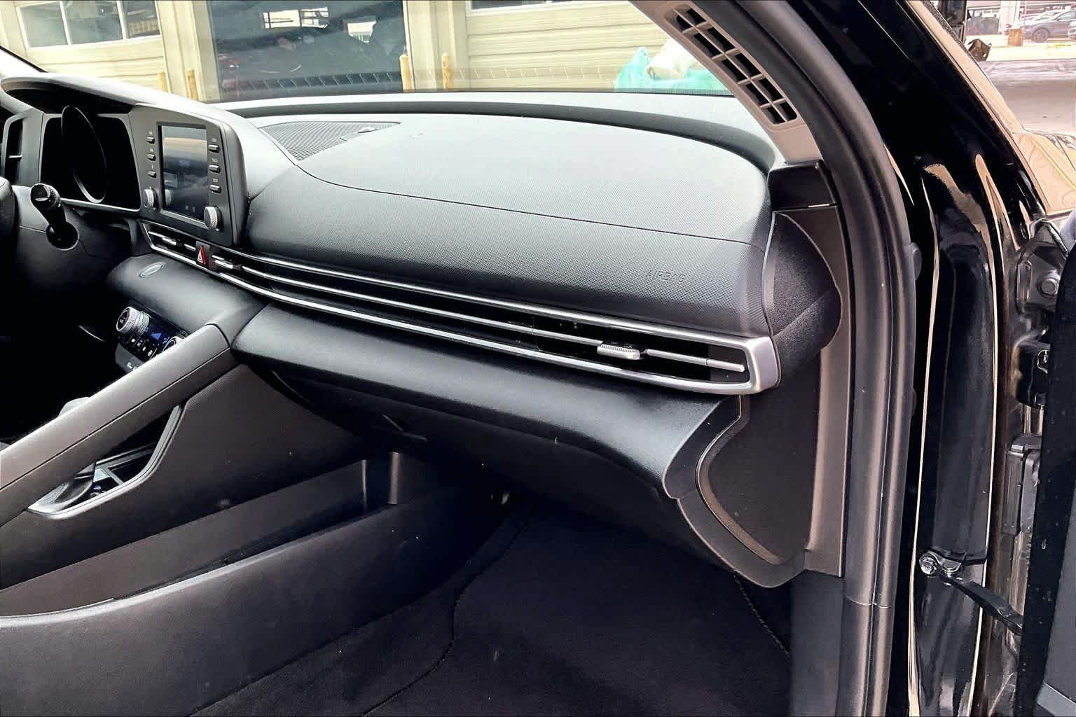 Used 2023 Phantom Black Hyundai SEL image 17