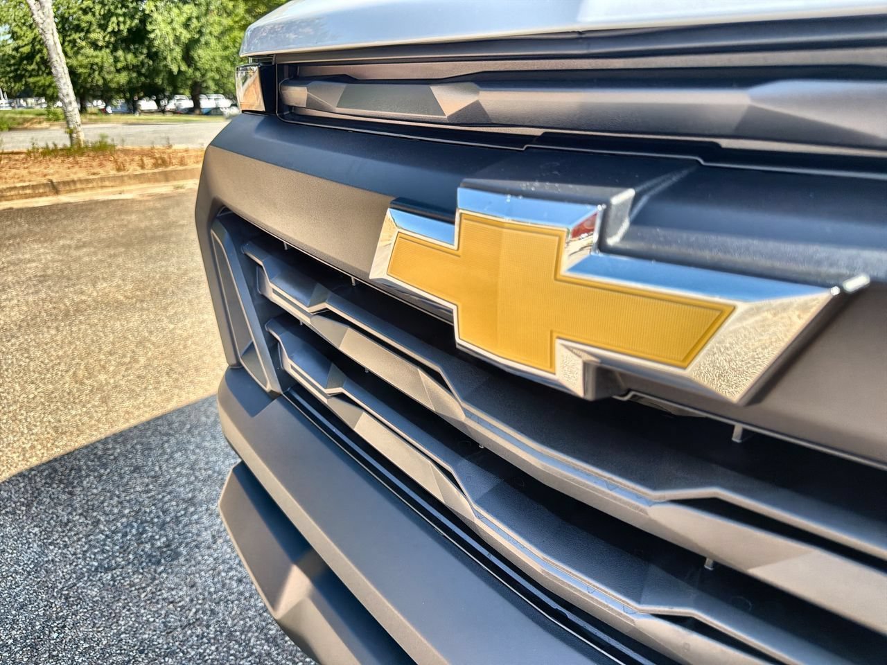 New 2026 Summit White Chevrolet WT image 26