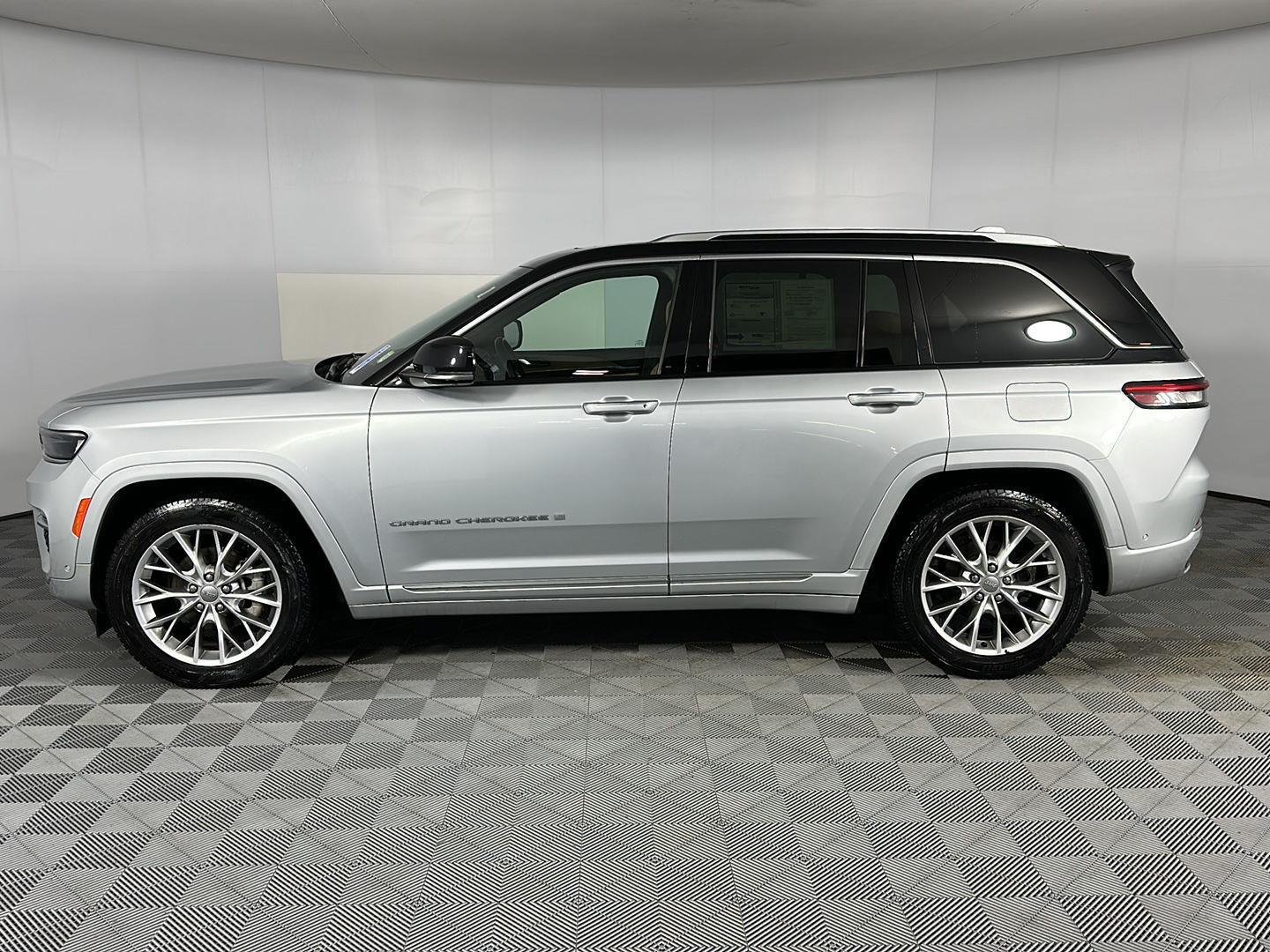 Used 2023 SILVER ZYNITH Jeep SUMMIT image 19