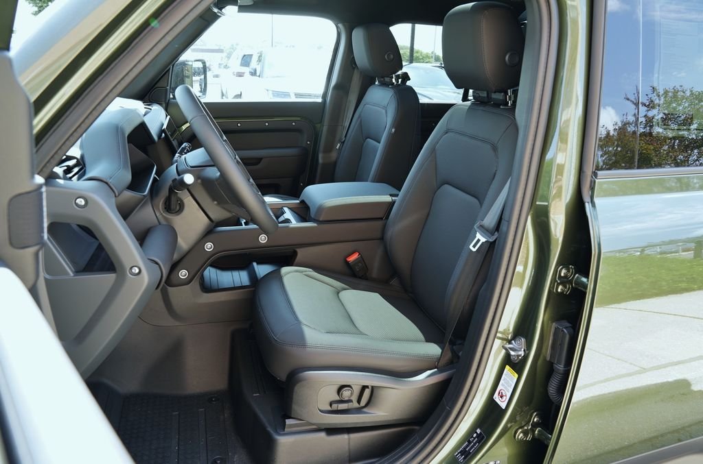 New 2026 Woolstone Green Land Rover S image 12