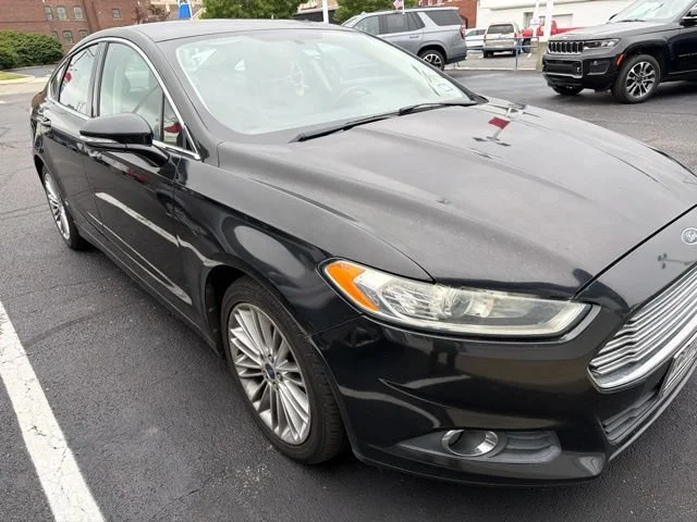Used 2014 Black Ford SE image 2