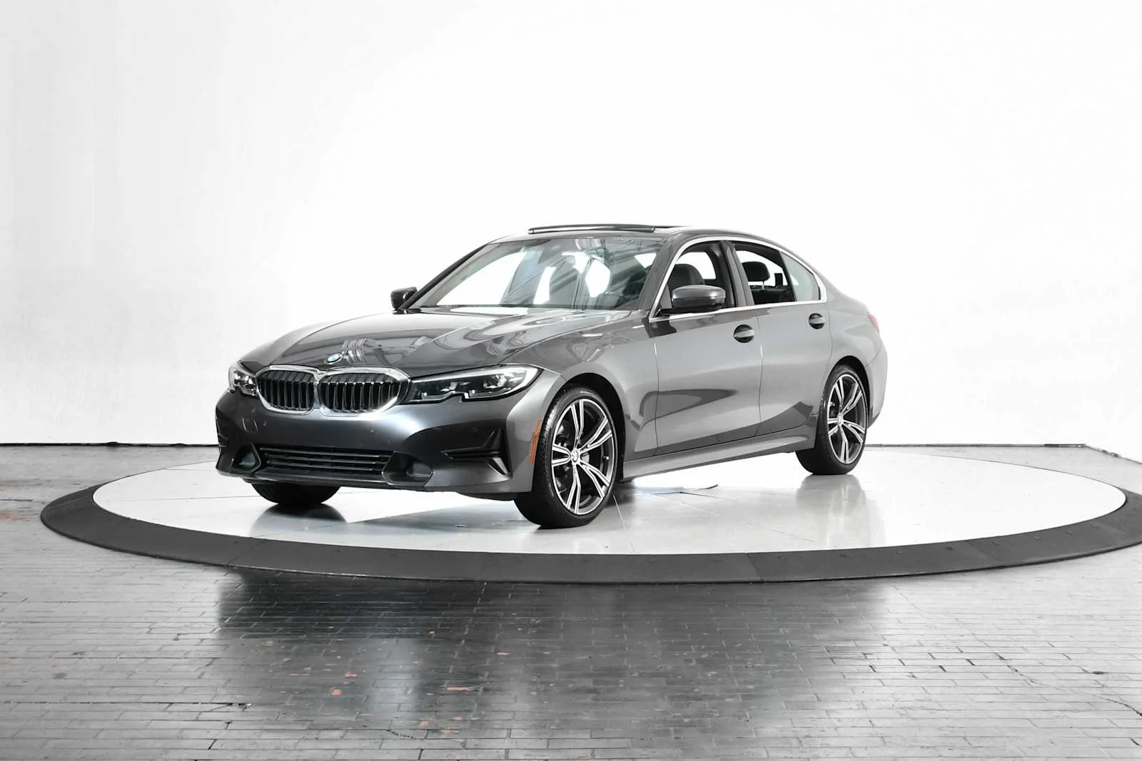 2022 BMW 3 Series 330i Sedan's photo