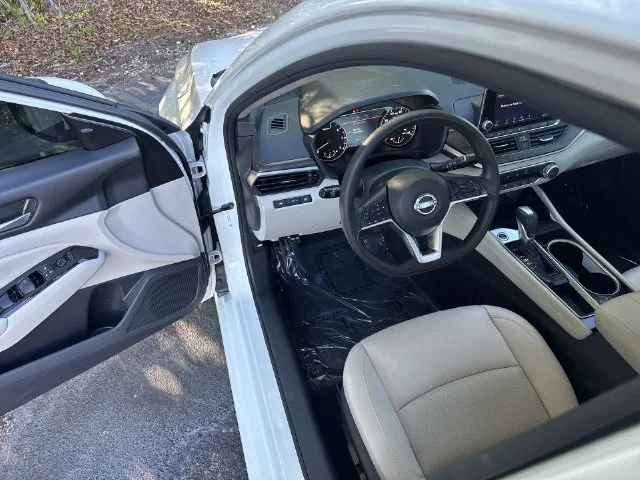 Used 2023 White Nissan 2.5 SV image 15