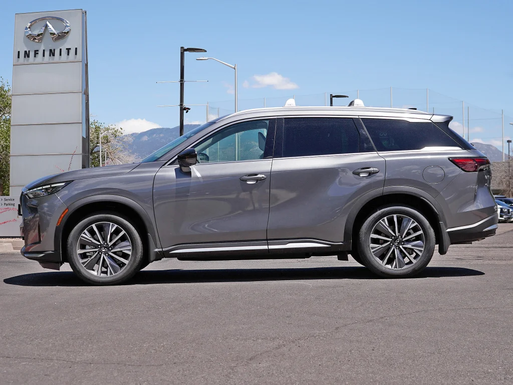 Certified Used 2026 Graphite Shadow INFINITI LUXE image 6