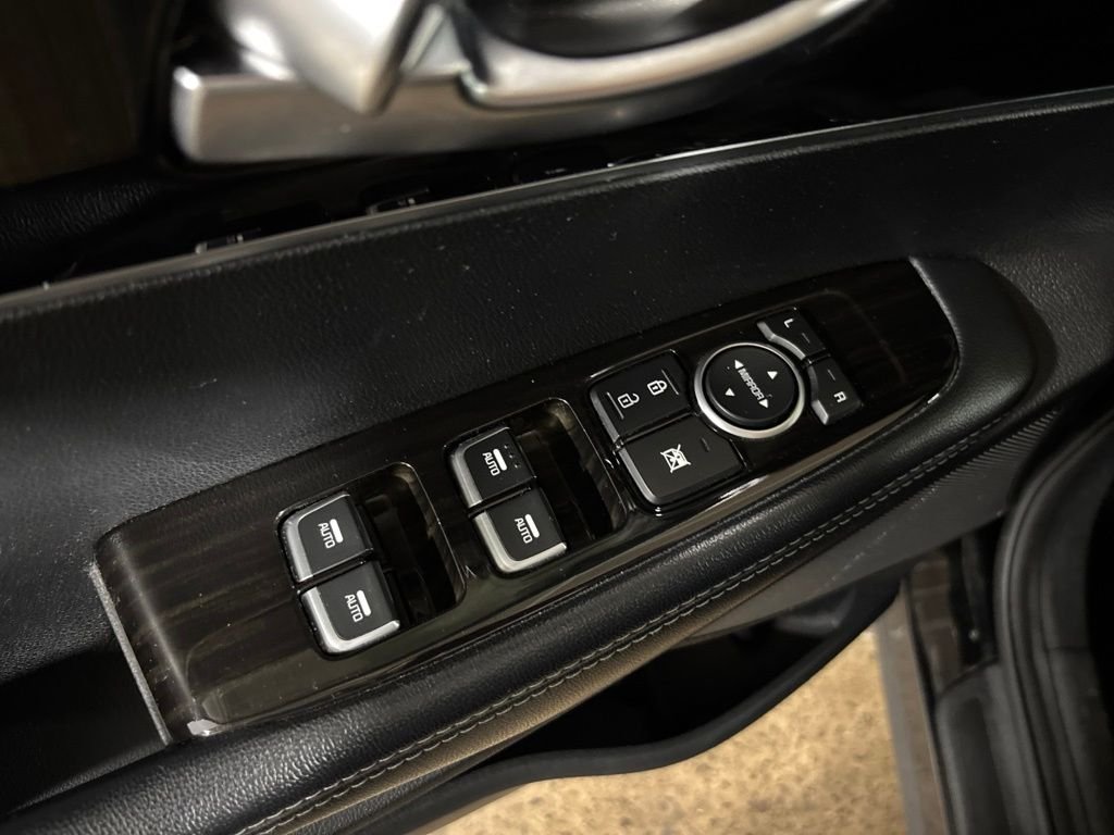 Used 2020 Black Kia LX image 10