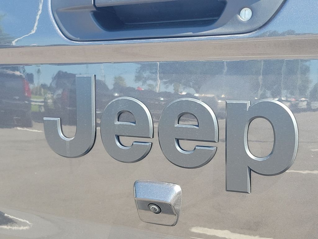 New 2026 Granite Crystal Metallic Clear-Coat Exterior Paint Jeep Sport S image 5