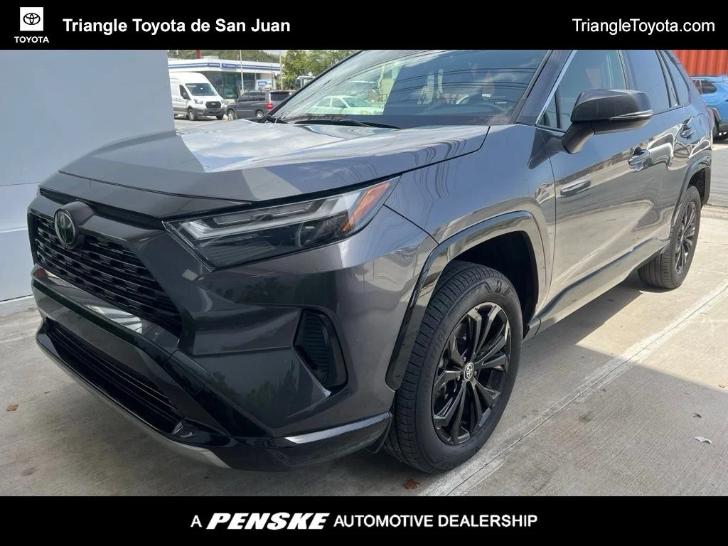 Used 2025  Toyota SE image 1