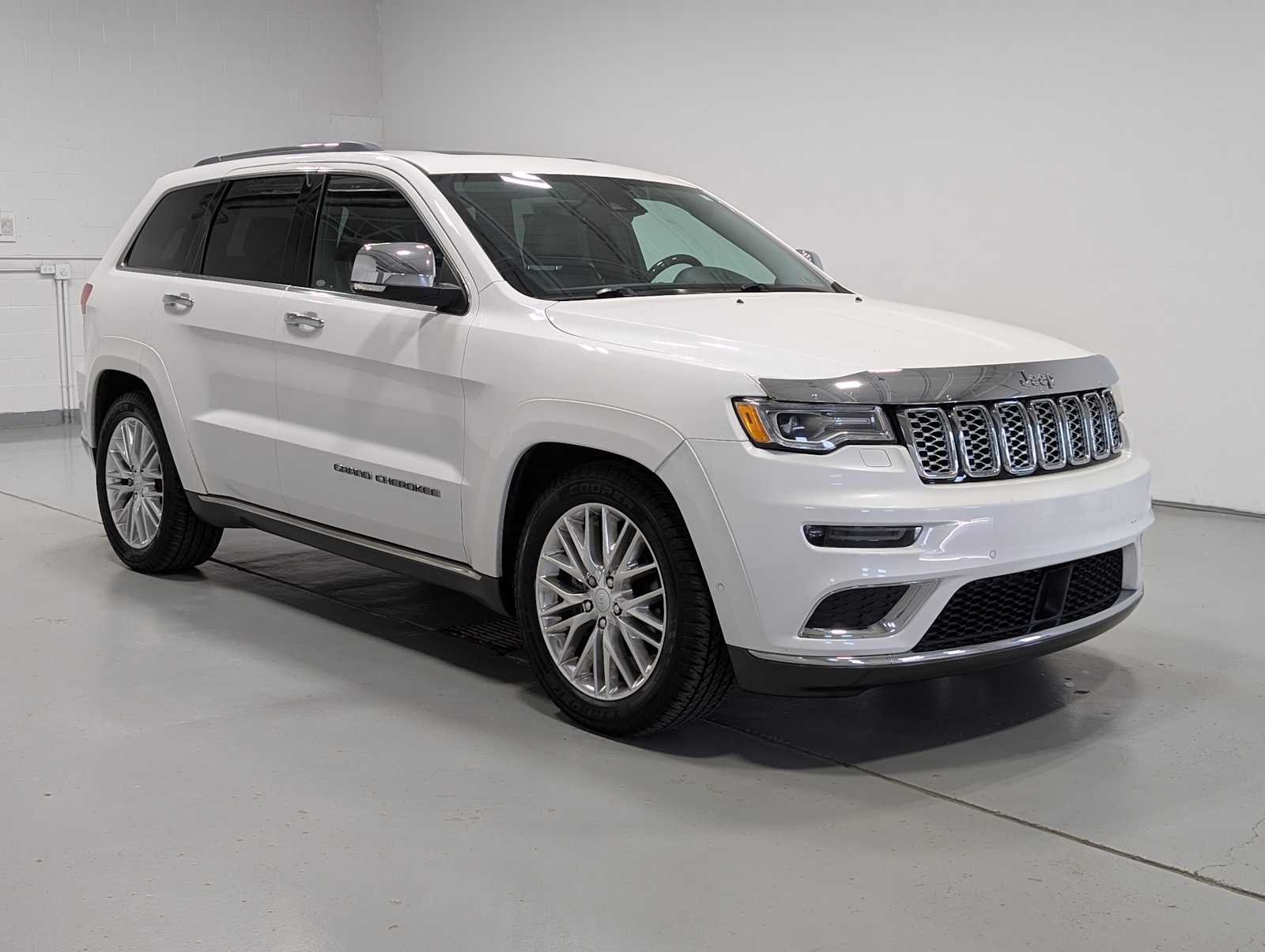 Used 2018 Ivory Tri-Coat Pearl Jeep Summit image 6