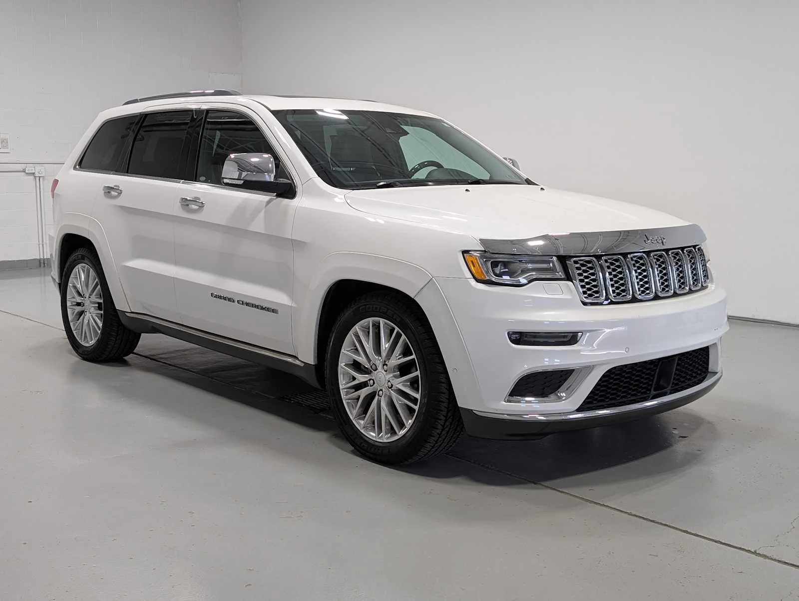 Used 2018 Ivory Tri-Coat Pearl Jeep Summit image 6