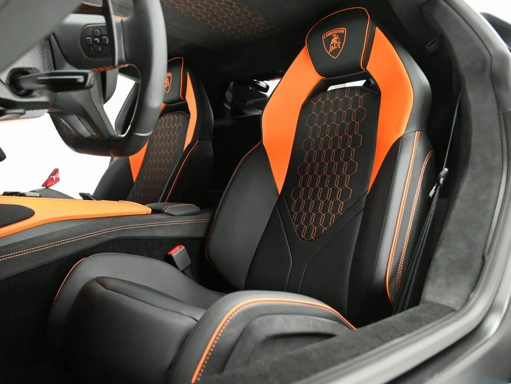 2026 Lamborghini Revuelto Base - Photo 12