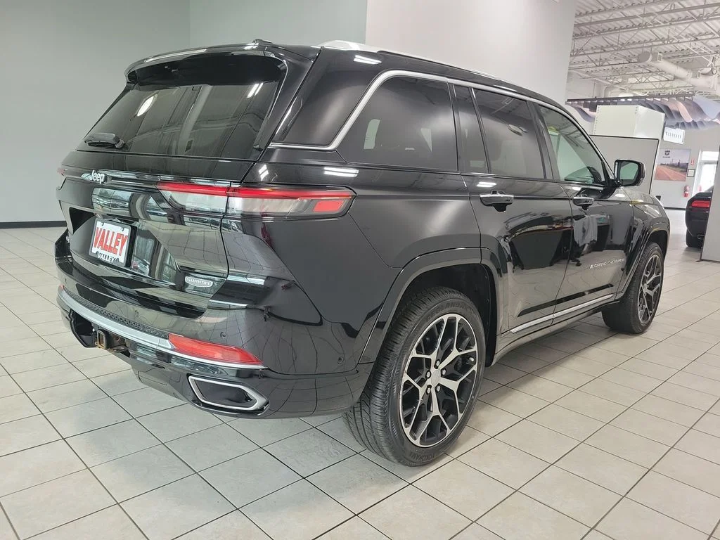 Used 2022 Black Jeep Summit Reserve image 11