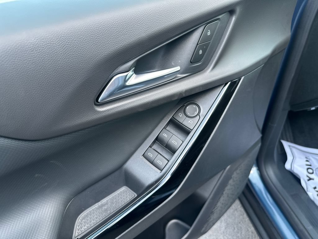 2027 Chevrolet Equinox LT - Photo 11