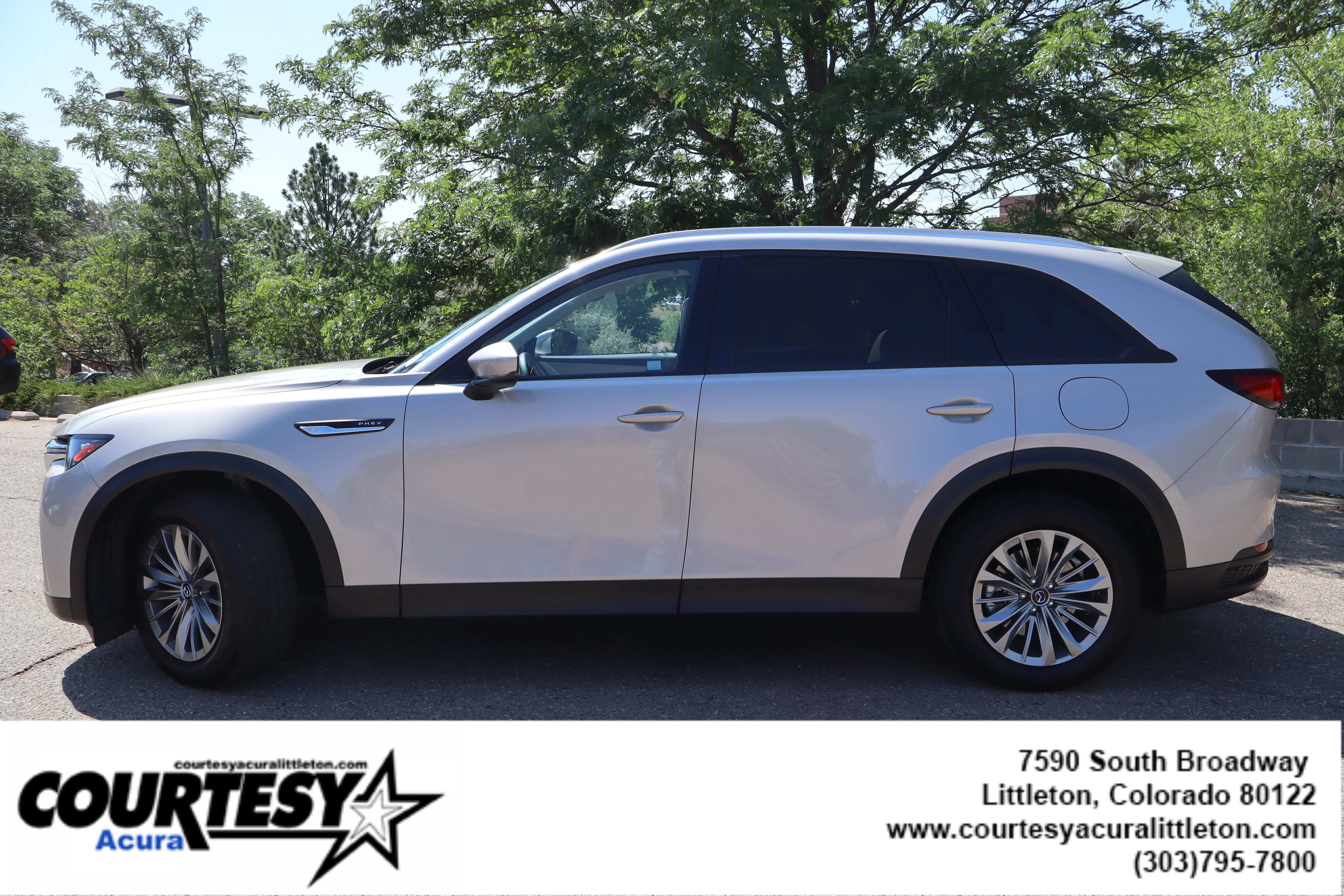 Used 2024 Platinum Quartz Mazda Preferred image 3