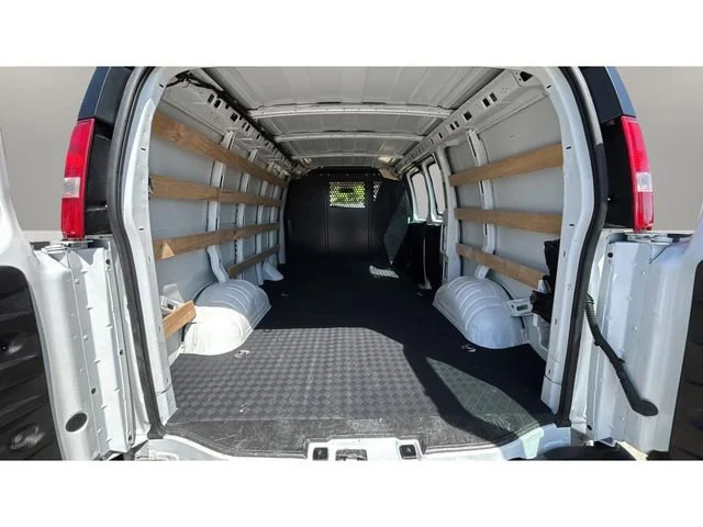Used 2024 Summit White Chevrolet WT image 31