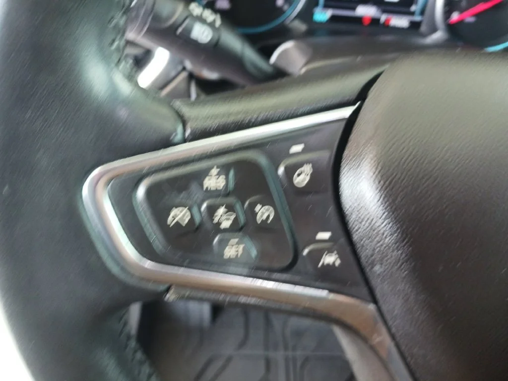 Used 2018 IRIDESCENT PEARL TRICOAT Chevrolet Premier image 34