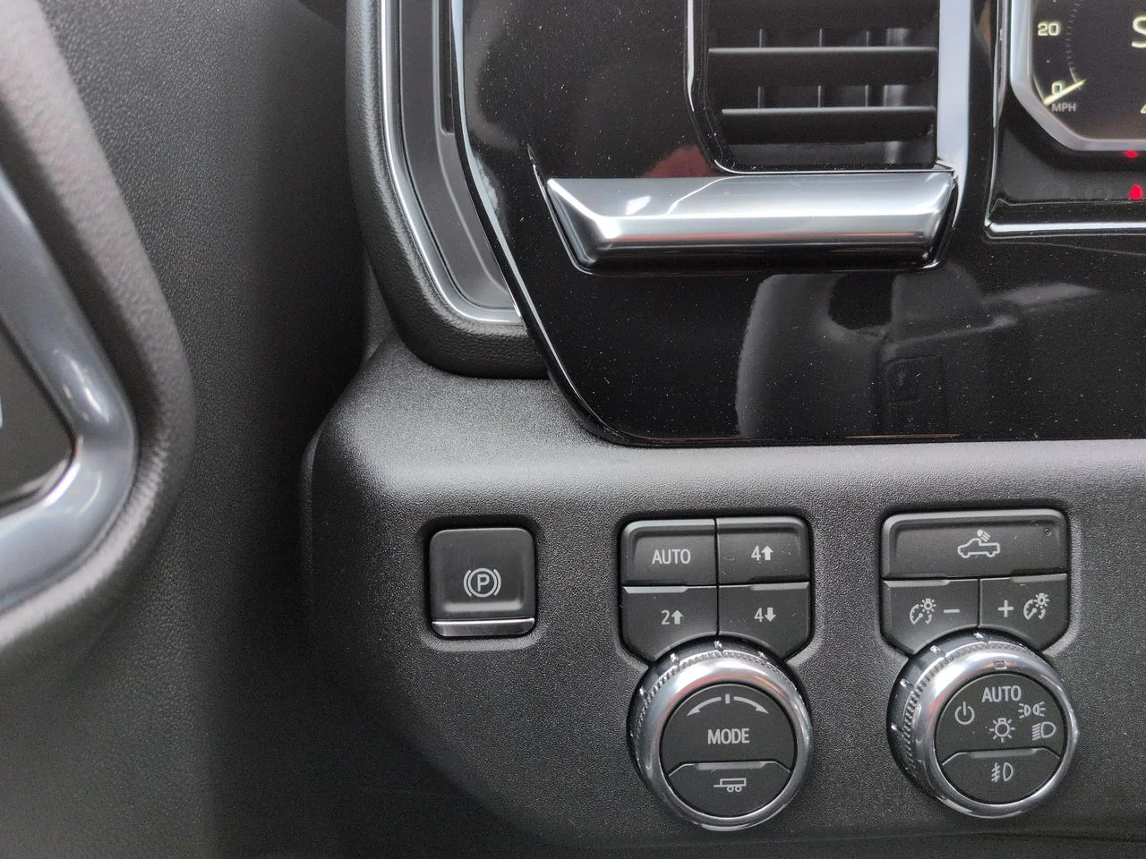 New 2026 Onyx Black GMC Elevation image 18