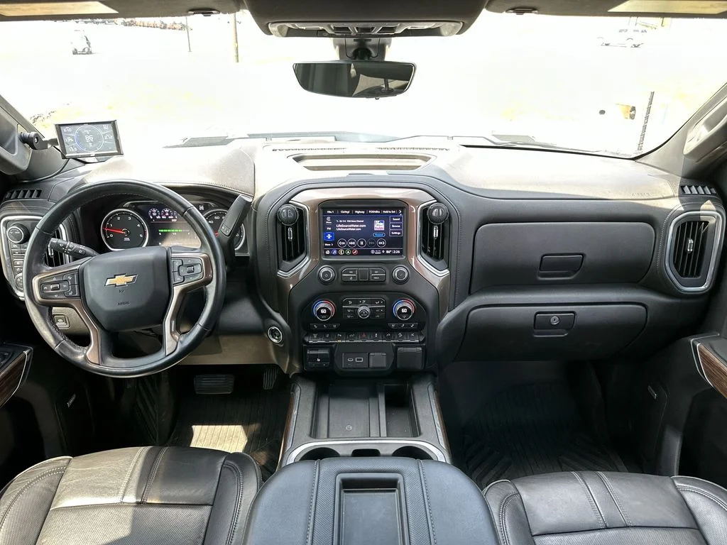 Used 2022 White Chevrolet High Country image 10