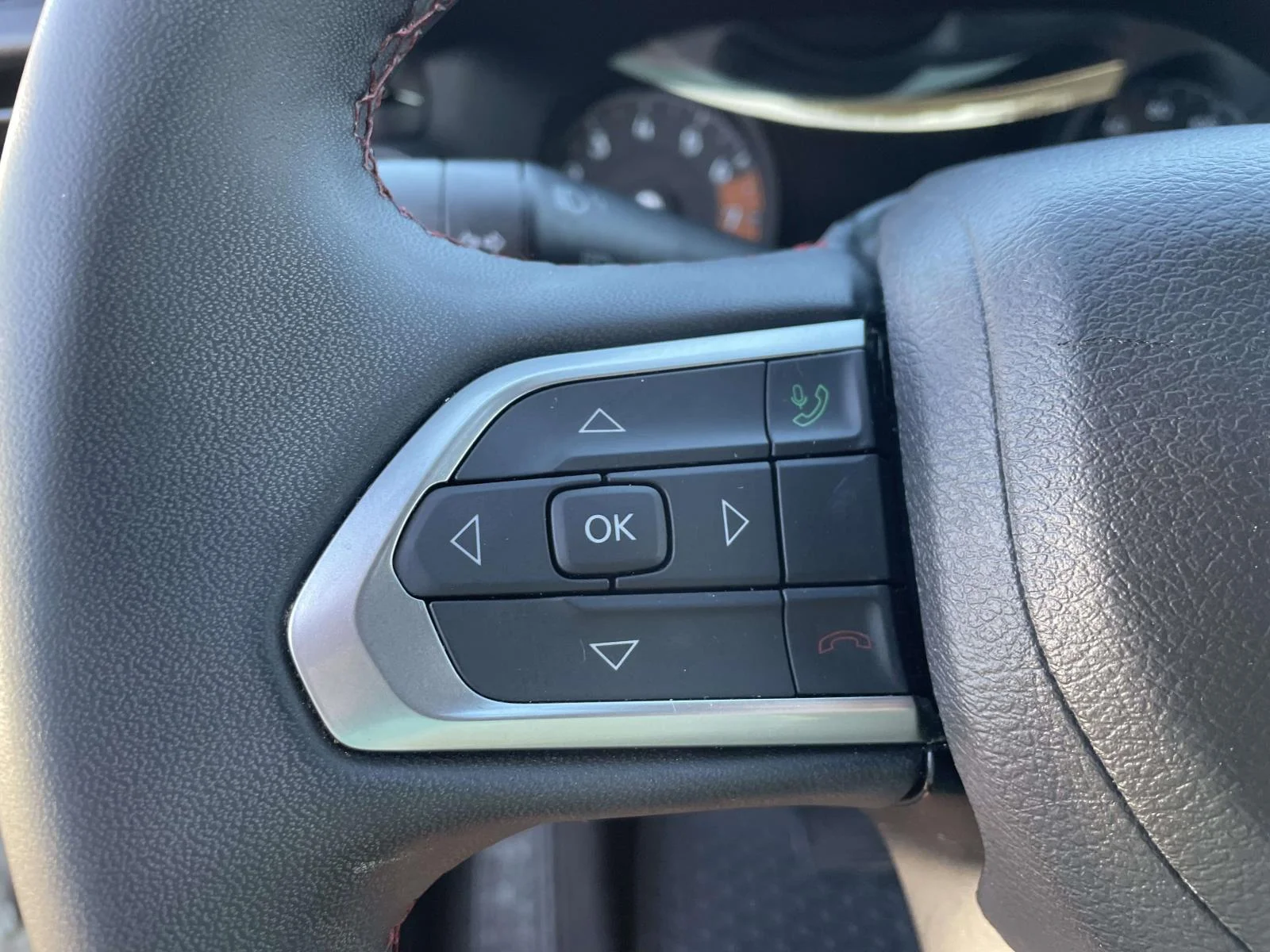 Used 2024 White Jeep Trailhawk 4x4 image 27