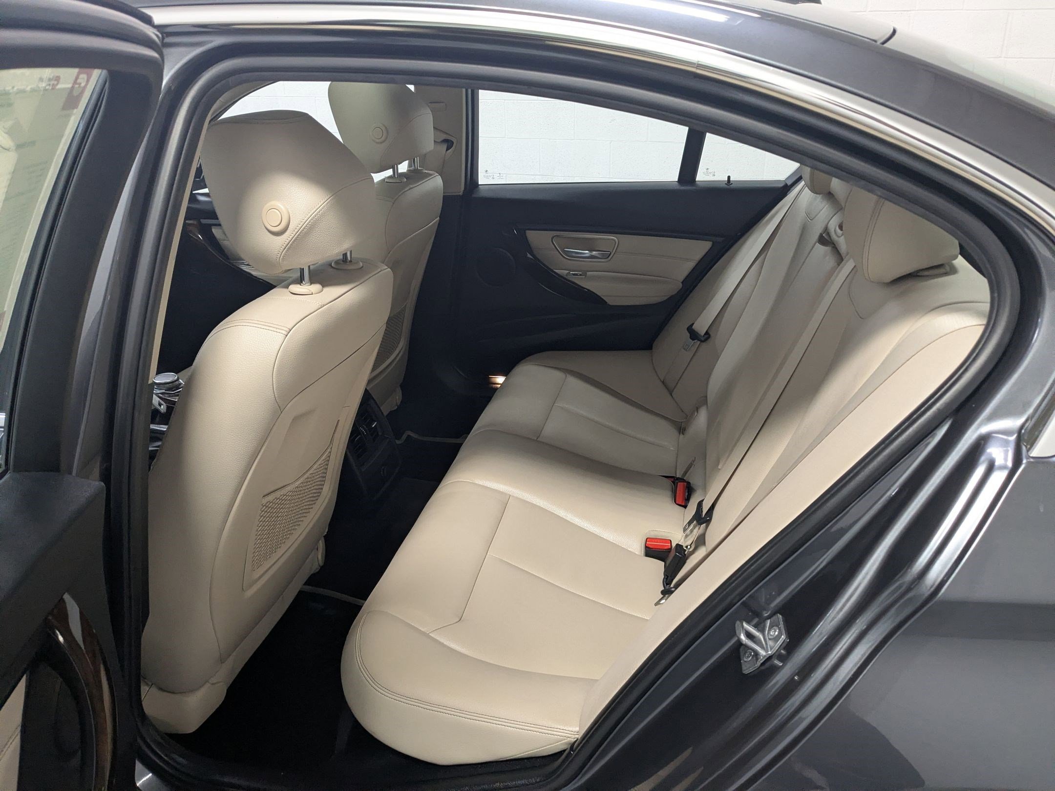Used 2015 Mineral Grey Metallic BMW 328i xDrive image 21