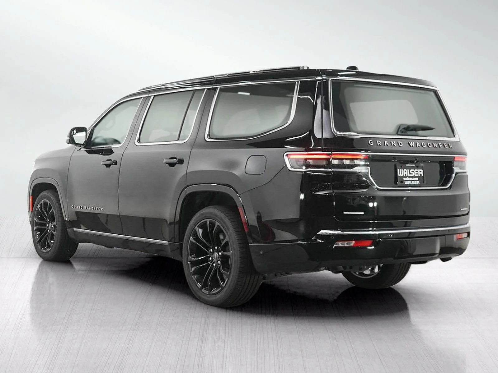 Used 2023 Diamond Black Crystal Pearlcoat Jeep Series III image 3