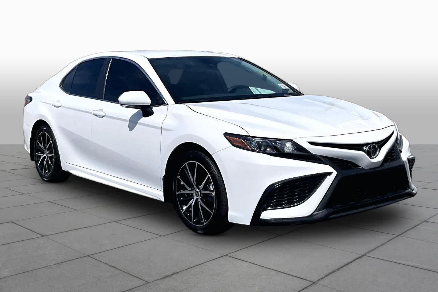 Used 2024 Ice Cap Toyota SE image 3