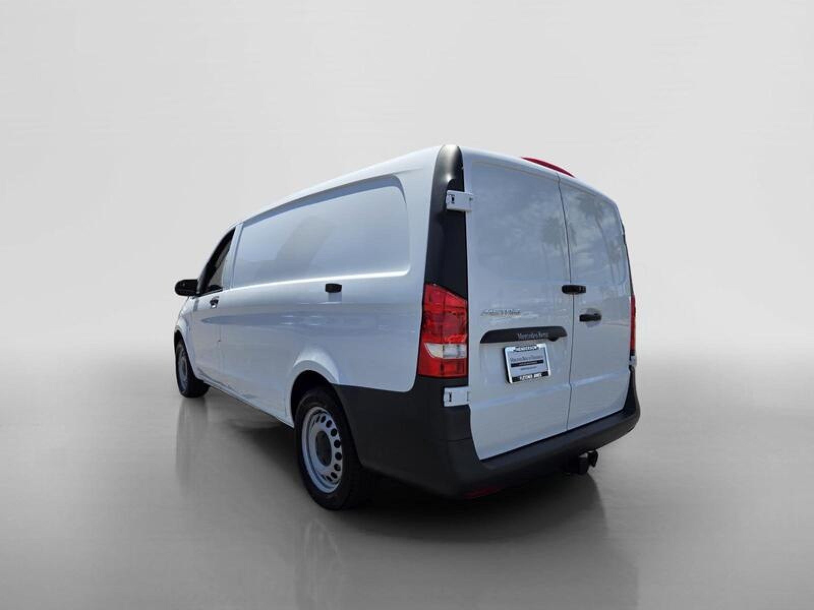 Used 2022 Arctic White Mercedes-Benz Metris image 3