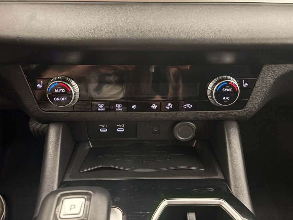 Used 2025 Gray Mitsubishi SE image 11