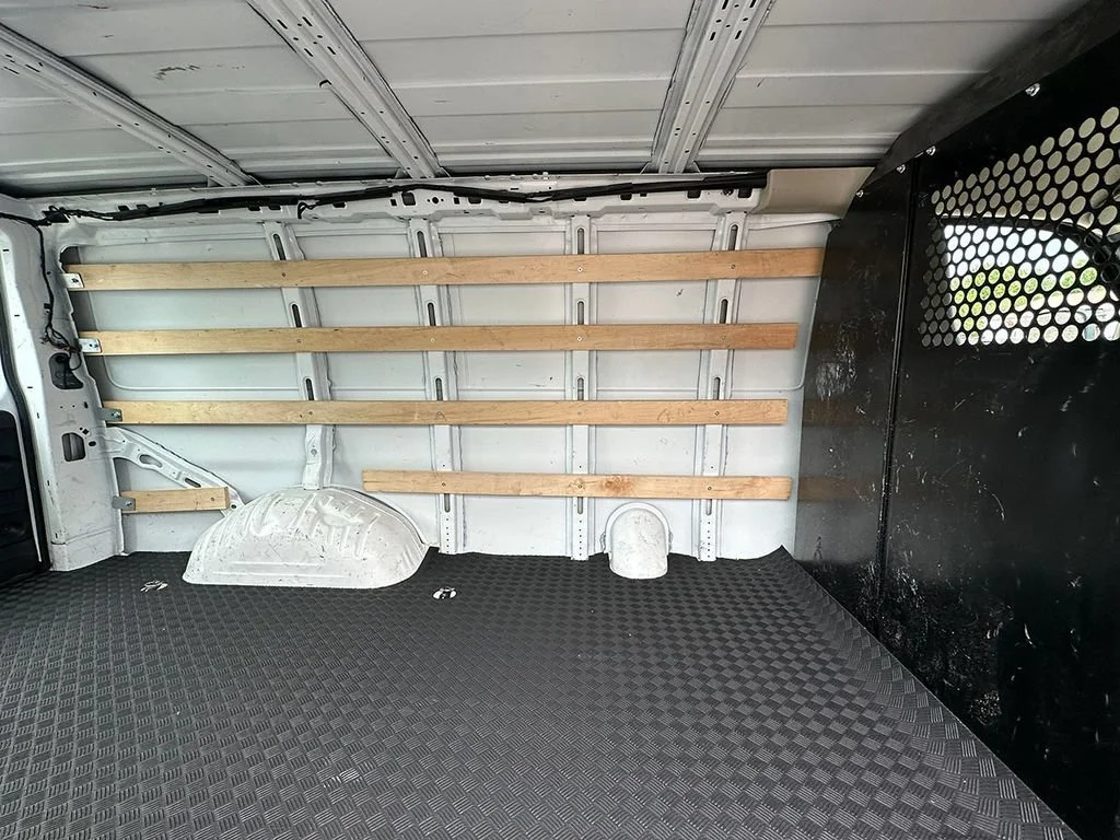 Used 2025 Summit White GMC Work Van image 22