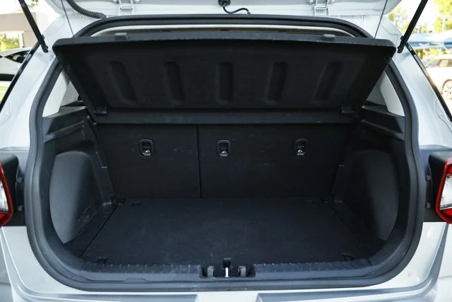 Used 2025 Shimmering Silver Hyundai SEL image 30