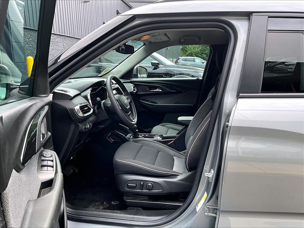 Used 2023 Gray Chevrolet LT image 7