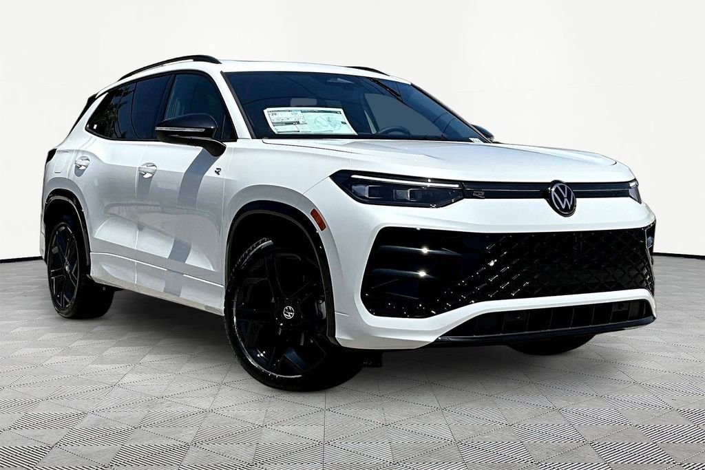 2026 Volkswagen Tiguan 2.0T SE R-Line Black's photo