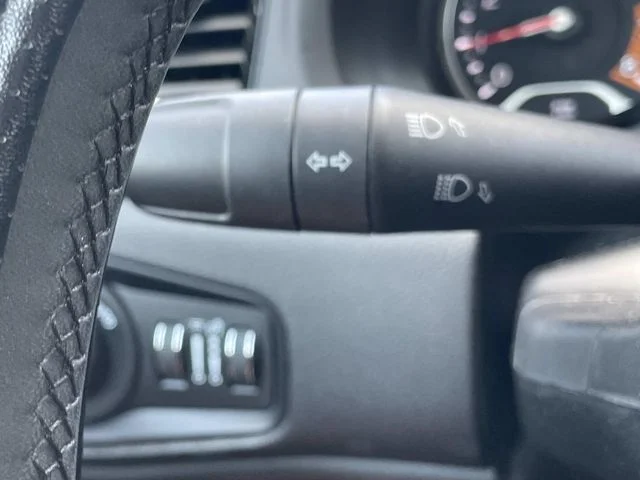 Used 2023 White Jeep Altitude image 23