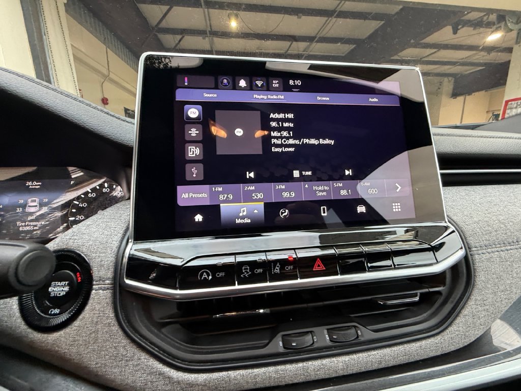 Used 2024 White Jeep Latitude image 21