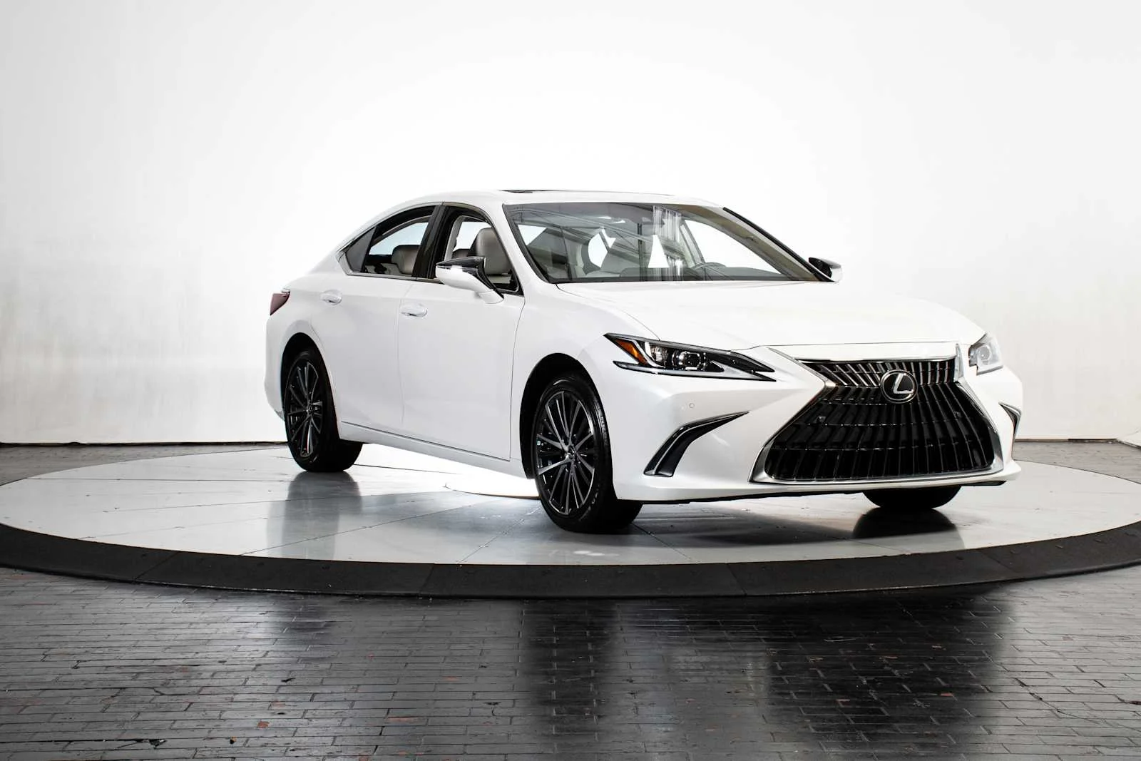Certified Used 2024 EMINENT WHITE PEARL Lexus  image 9