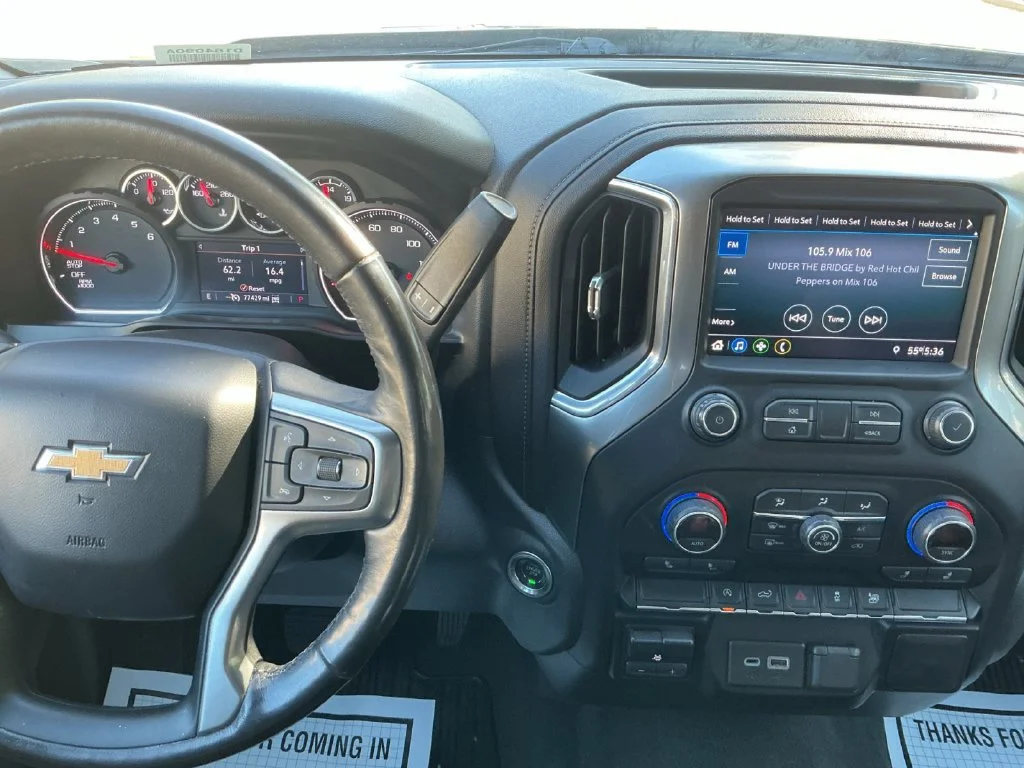 Used 2020 SHADOW GRAY METALLIC Chevrolet LT image 17