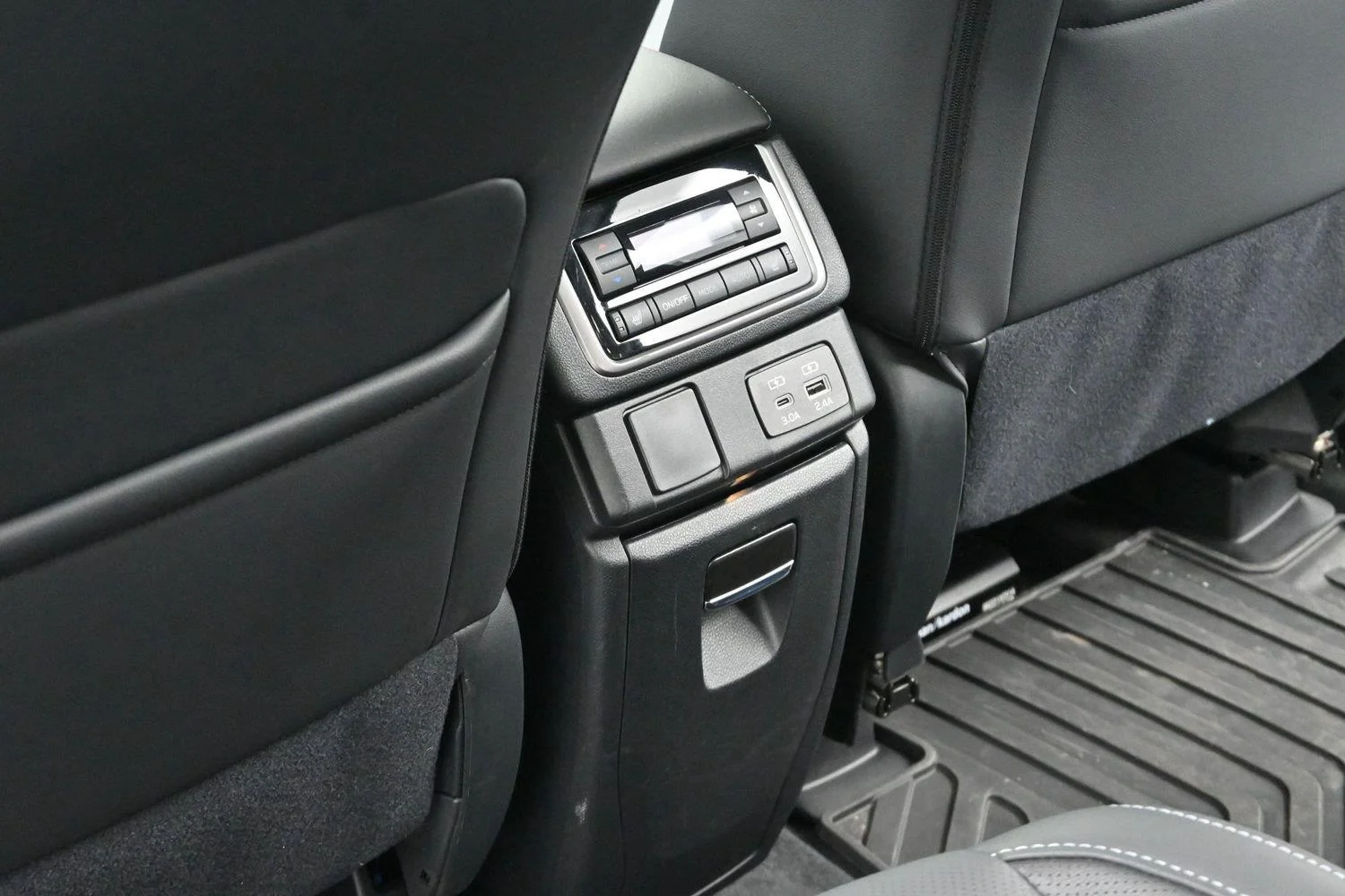 Used 2024 Ice Silver Metallic Subaru Limited image 32