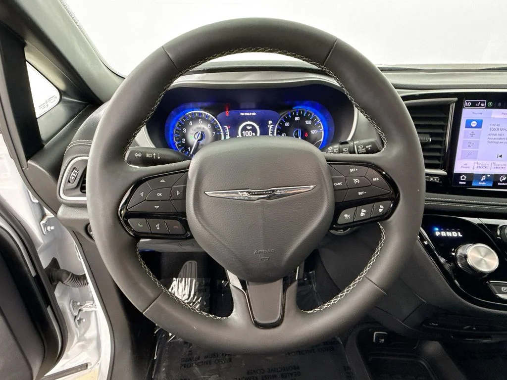 Used 2024 White Chrysler Touring L image 11