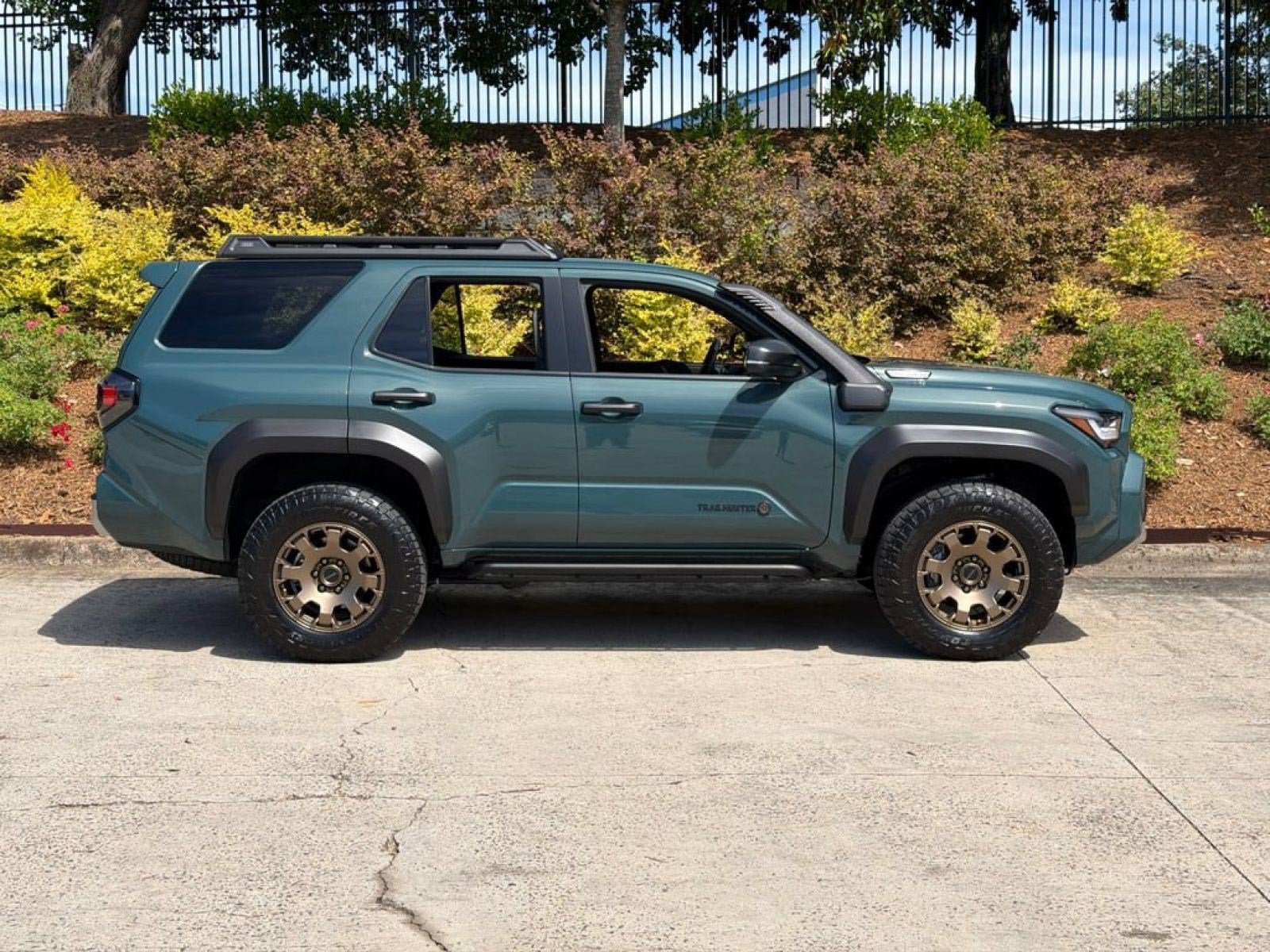 Used 2025 Everest Toyota Hybrid Trailhunter image 3