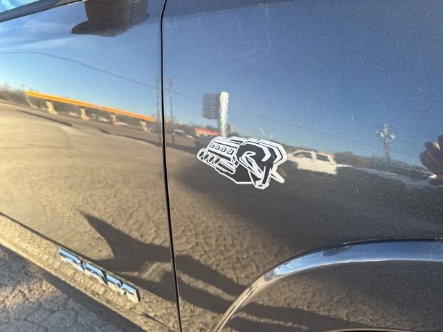 New 2026 Granite Crystal Metallic Clear-Coat Exterior Paint RAM Big Horn/Lone Star image 13