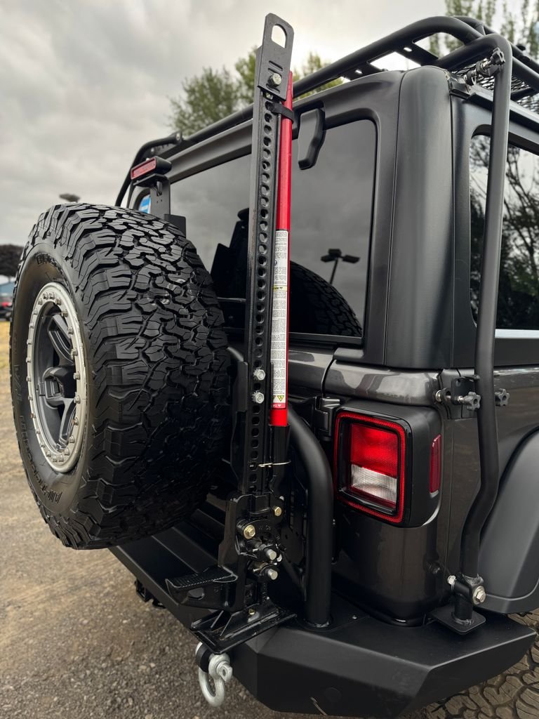 Used 2018 Granite Crystal Metallic Clearcoat Jeep Unlimited Sport S image 42