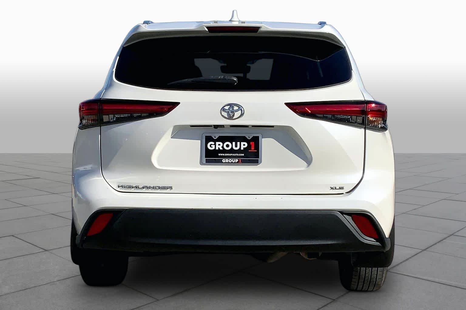 Used 2021 Blizzard Pearl Toyota XLE image 5