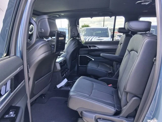 New 2026 Steel Blue Exterior Paint Jeep Limited Reserve image 21