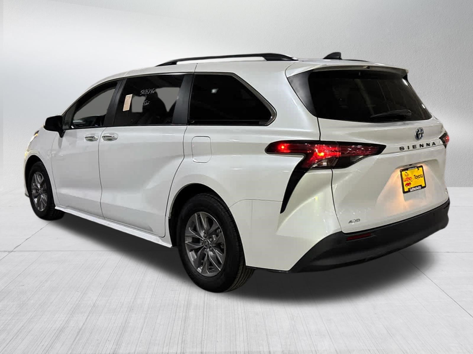 Used 2022 Wind Chill Pearl Toyota XLE image 3