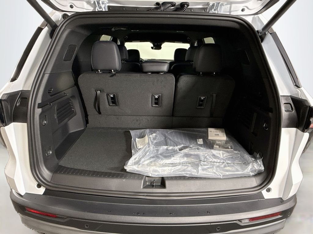2027 Chevrolet Traverse LT - Photo 25