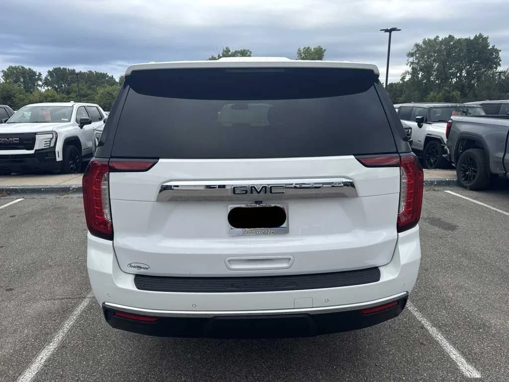 Used 2023 SUMMIT WHITE GMC SLT image 7