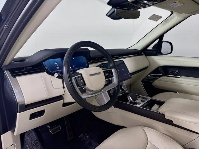 Used 2023 Gray Land Rover SE image 9