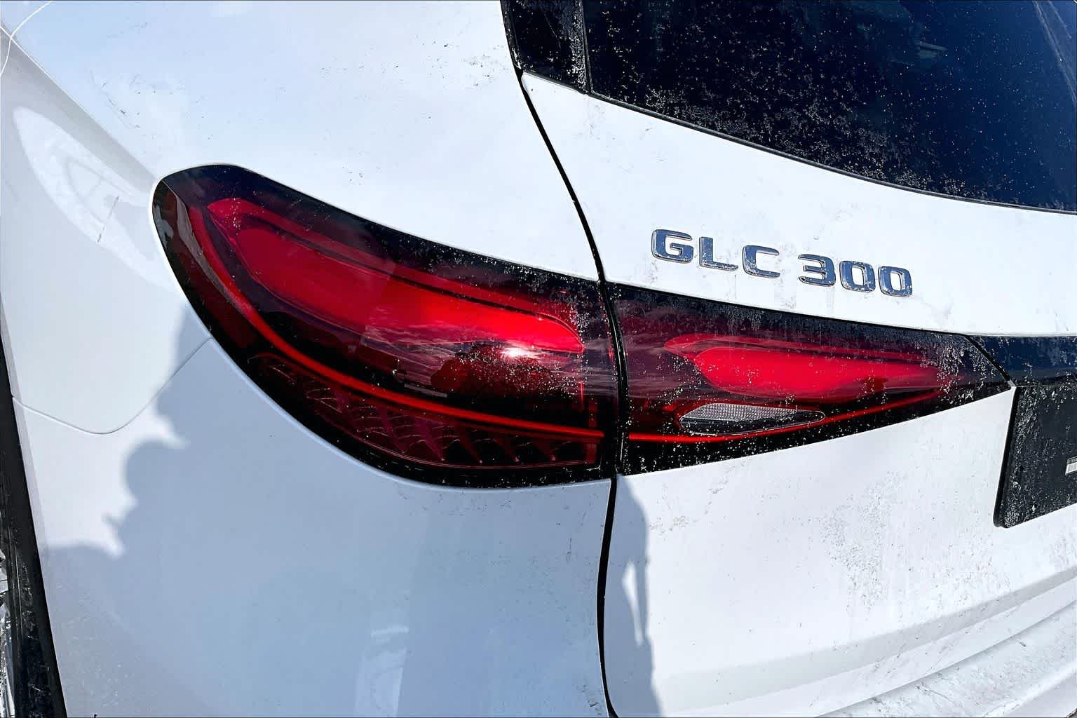 New 2026 MANUFAKTUR Moonlight White Metallic Mercedes-Benz GLC 300 image 6
